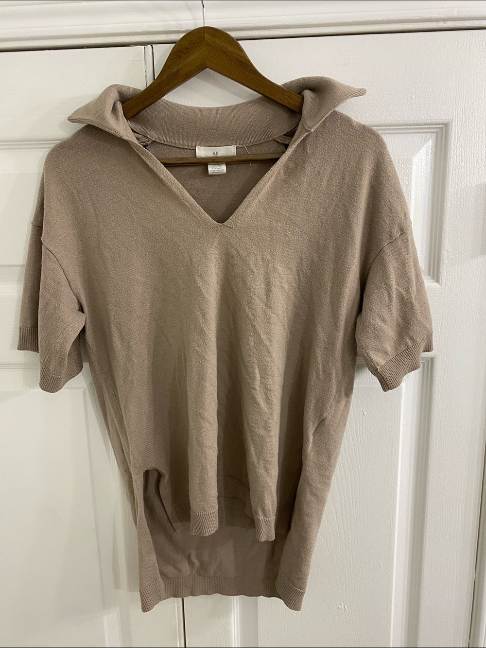 V-Neck Short Sleeve Polo Sweater in Taupe